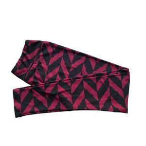 0243 LuLaRoe Size OS Leggings Black and Magenta Chevron Pattern New